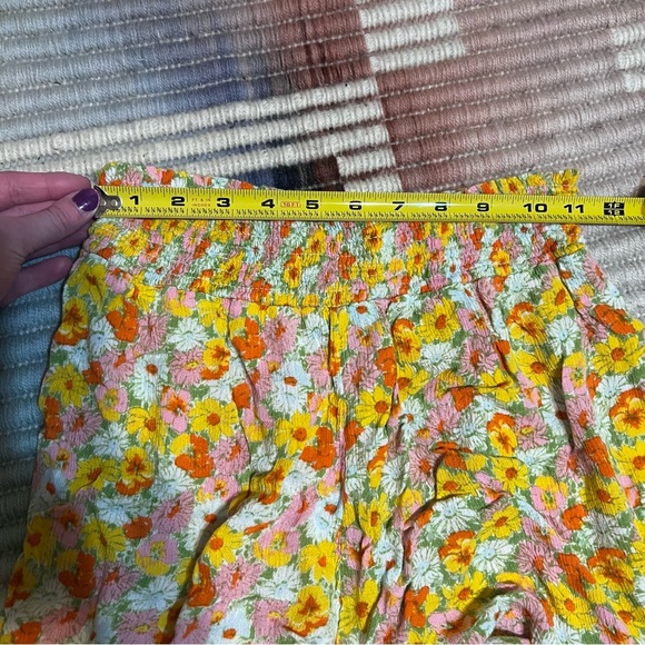 Spring Short - “Out From Under” - Picture 4 of 4